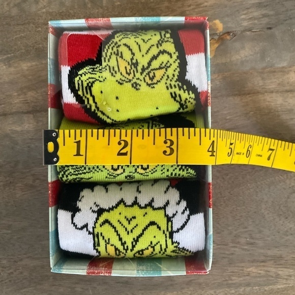 The Grinch 3 pairs Men’s Crew Socks in Box - Picture 5 of 5